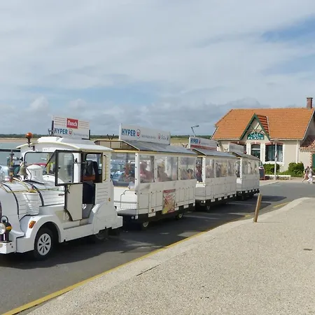 Aux Mouettes Les Pieds Dans L'eau Acces Direct A La Place 5 Personnes *