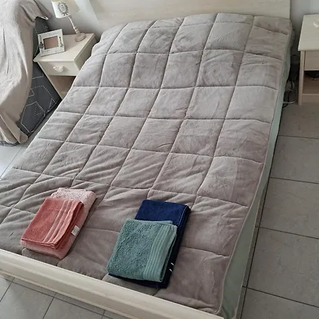 Aux Mouettes Les Pieds Dans L'eau Acces Direct A La Place 5 Personnes Apartment *